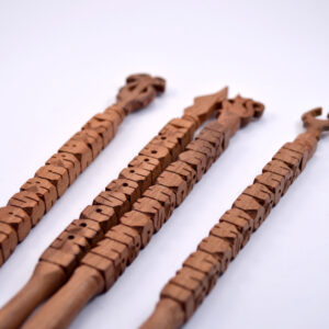Cubrebolígrafos madera tallados