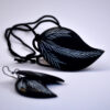 Conjunto pendientes+colgantes negros con incrustaciones blancas