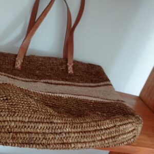 Bolso rayas rafia trenzada tonos marrones