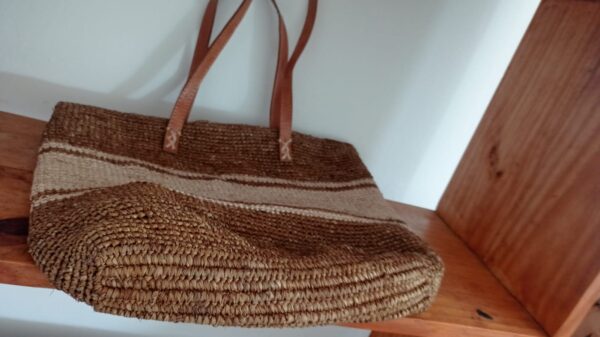Bolso rayas rafia trenzada tonos marrones