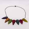 Collar piezas de colores forma de hoja
