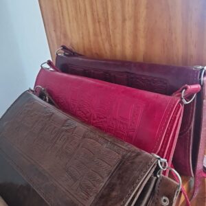 Bolso de piel de cebú cruzado grande