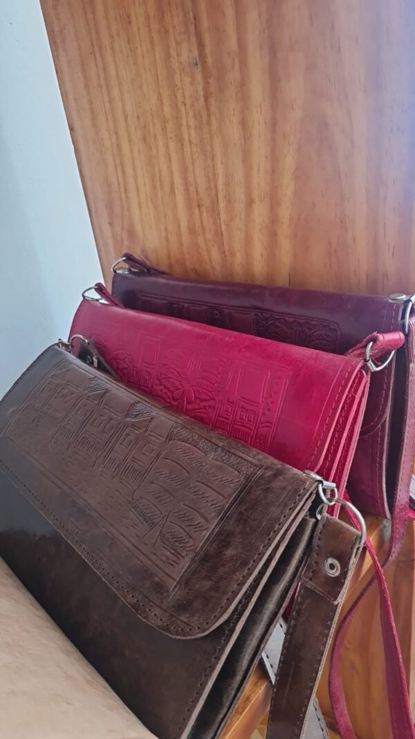 Bolso de piel de cebú cruzado grande